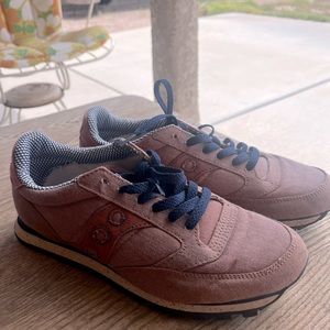 Vegan Saucony Jazz. Rare Rust color with blue laces.